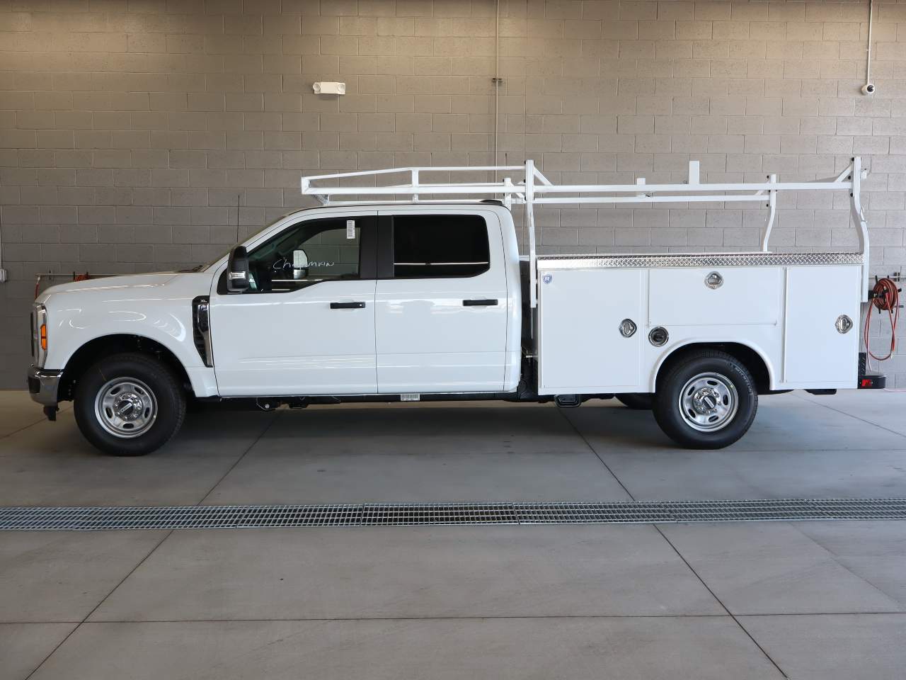 2025 Ford F-250 Super Duty Crew Cab XL