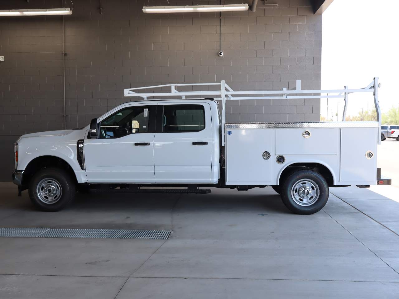 2025 Ford F-250 Super Duty Crew Cab XL