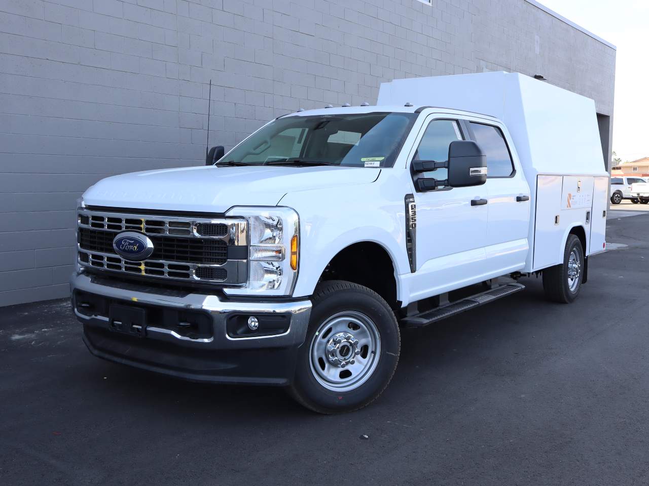 2024 Ford F-350 Super Duty Crew Cab Crew Cab Chassis