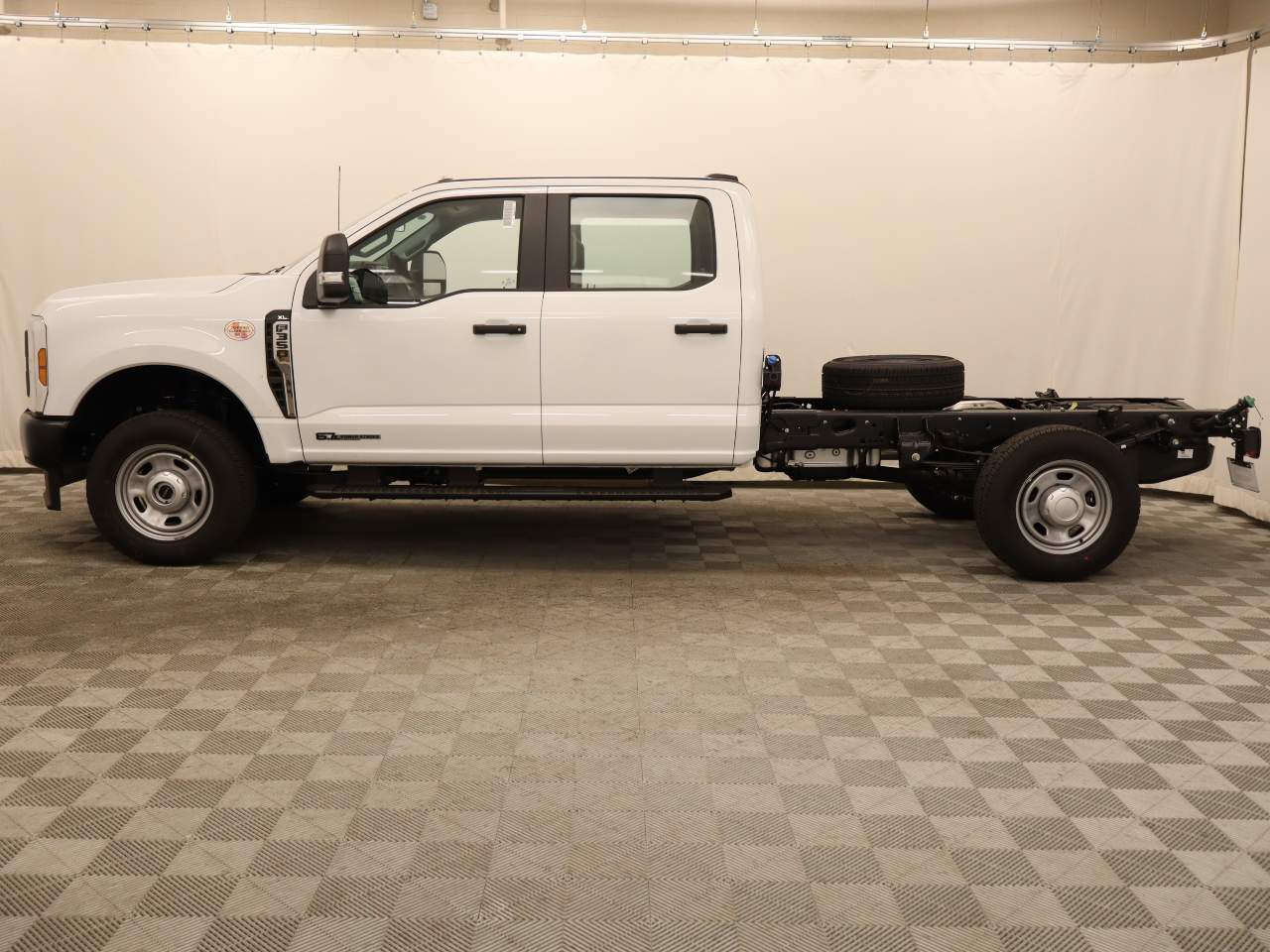 2024 Ford F-350 Super Duty Crew Cab Crew Cab Chassis