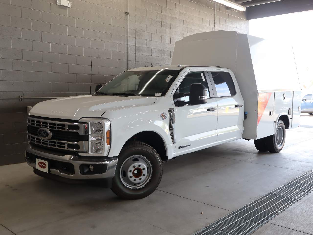 2025 Ford F-350 Super Duty DRW Crew Cab XL