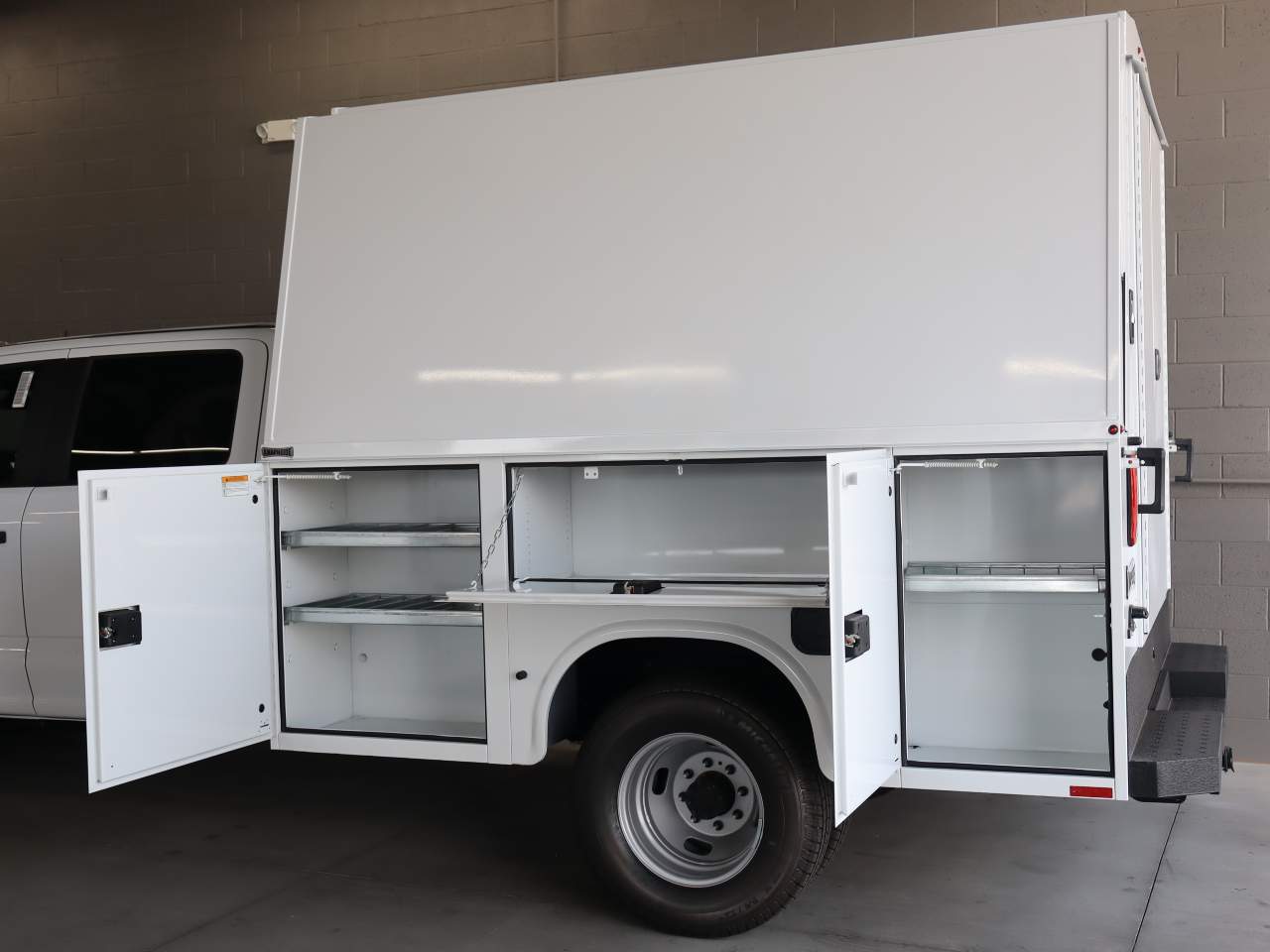 2025 Ford F-350 Super Duty Chassis Cab XL - Photo 8