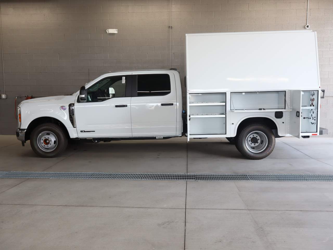2025 Ford F-350 Super Duty Chassis Cab XL - Photo 7