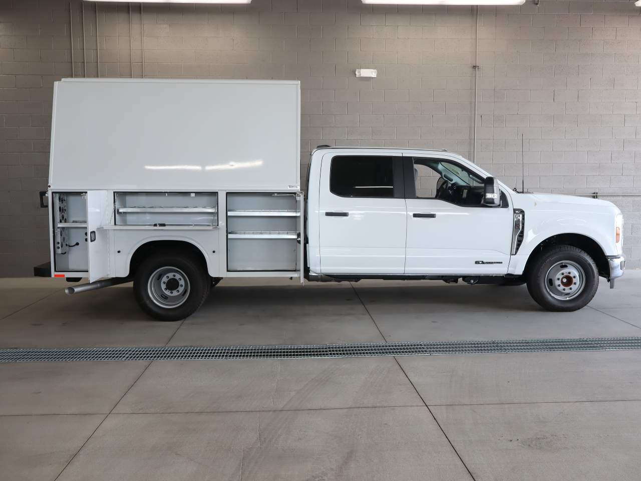 2025 Ford F-350 Super Duty Chassis Cab XL - Photo 12