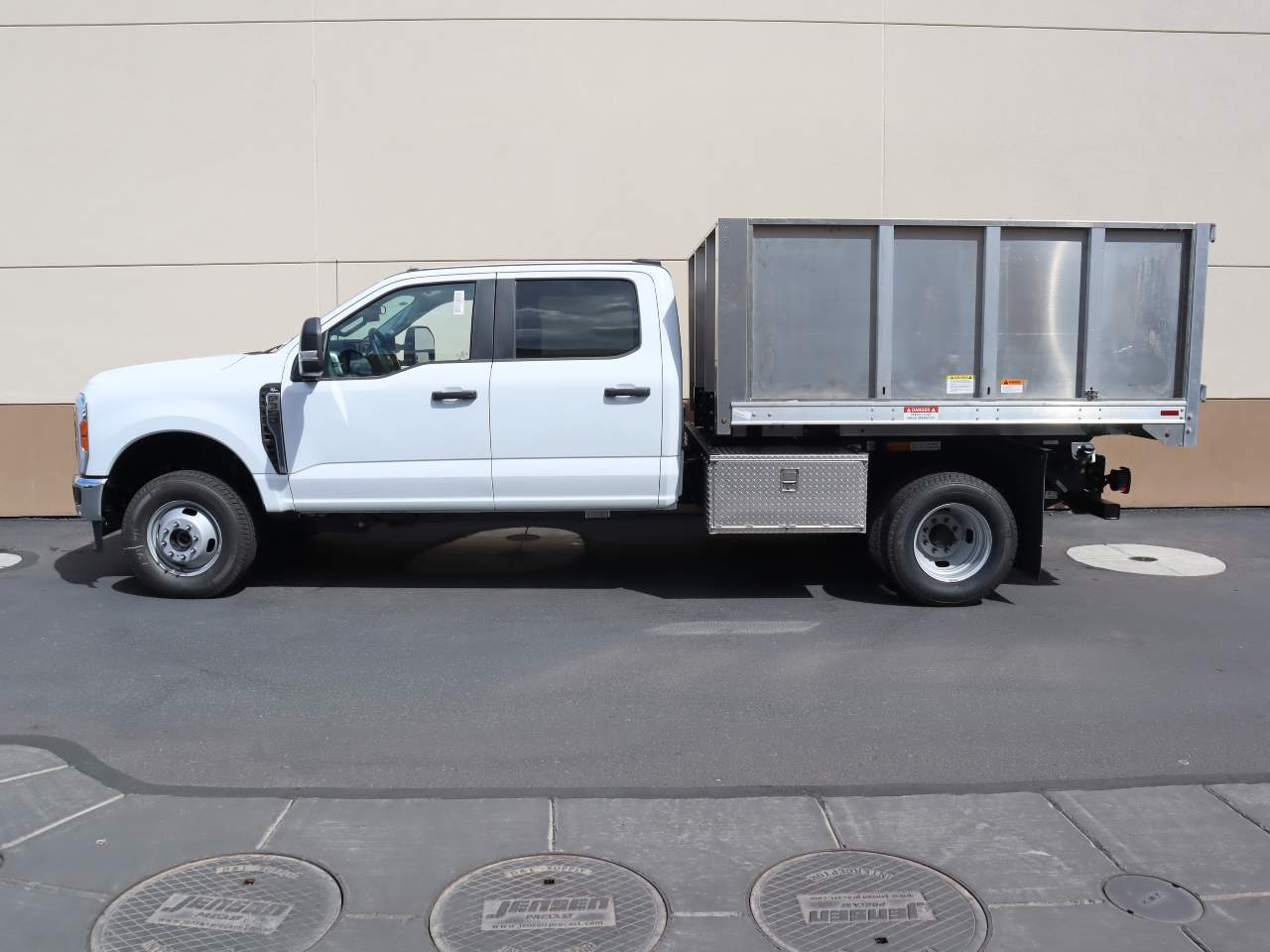 2023 Ford F-350 Super Duty Crew Cab Chassis