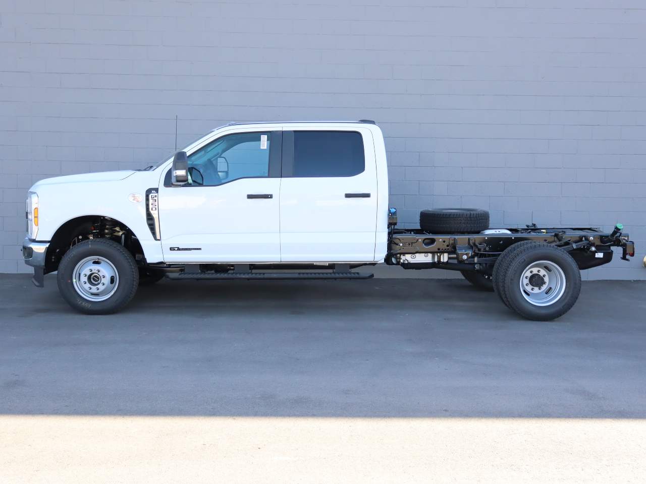 2024 Ford F-350 Super Duty DRW Crew Cab XL