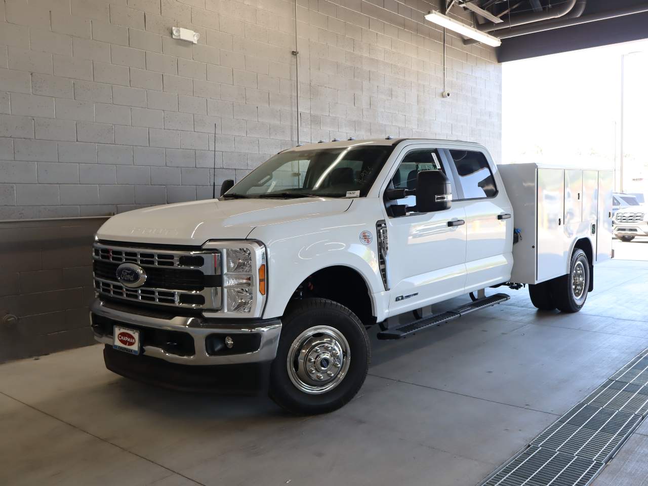 2025 Ford F-350 Super Duty DRW Crew Cab XL
