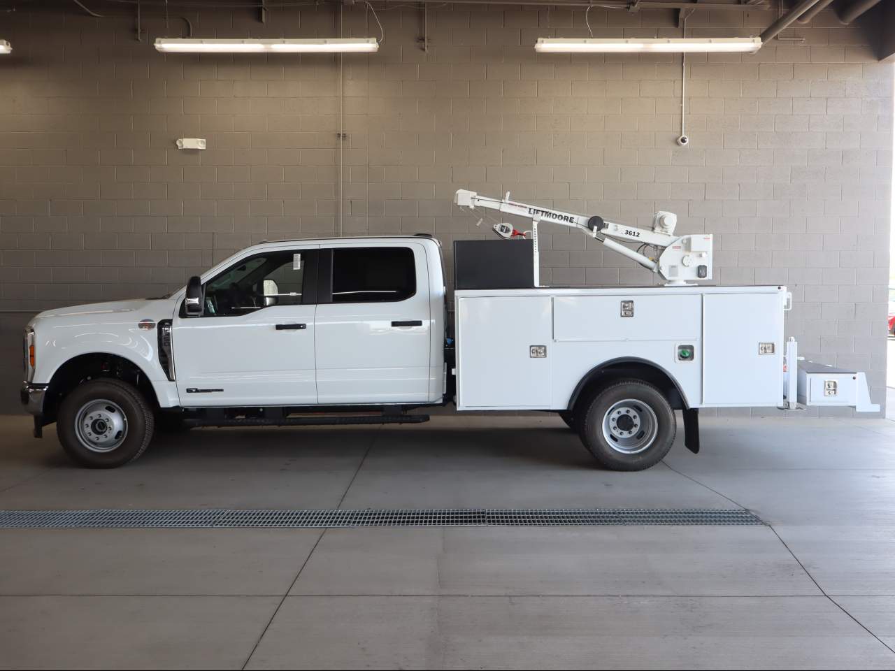 2026 Ford F-350 Super Duty DRW Crew Cab XL