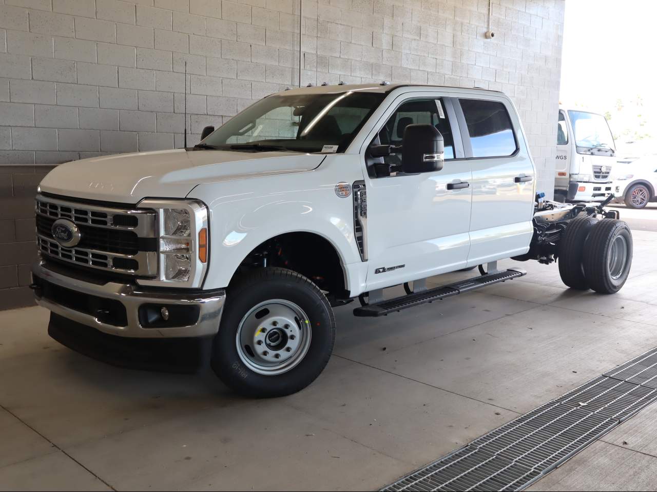 2026 Ford F-350 Super Duty DRW Crew Cab XL