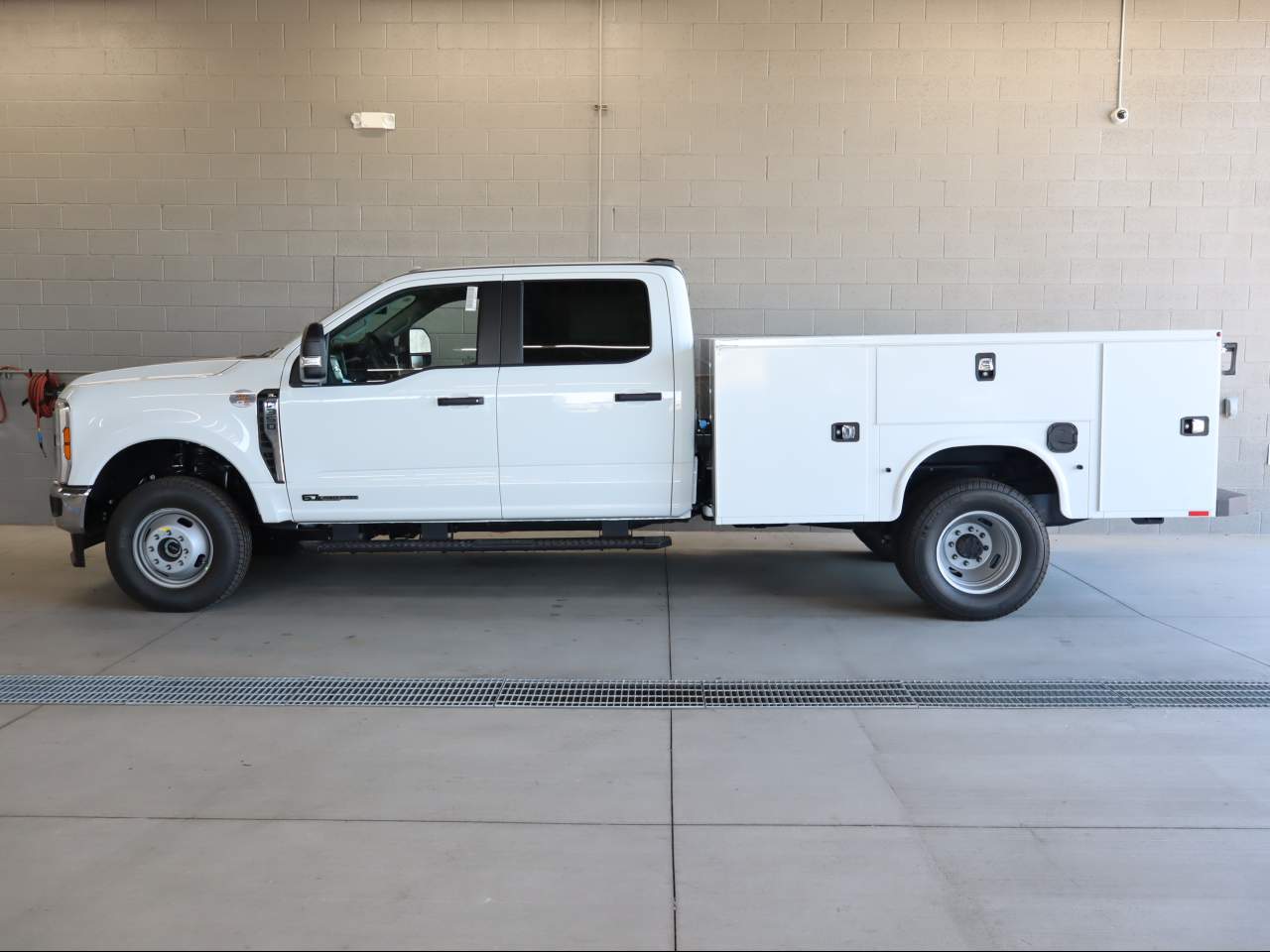 2026 Ford F-350 Super Duty DRW Crew Cab XL