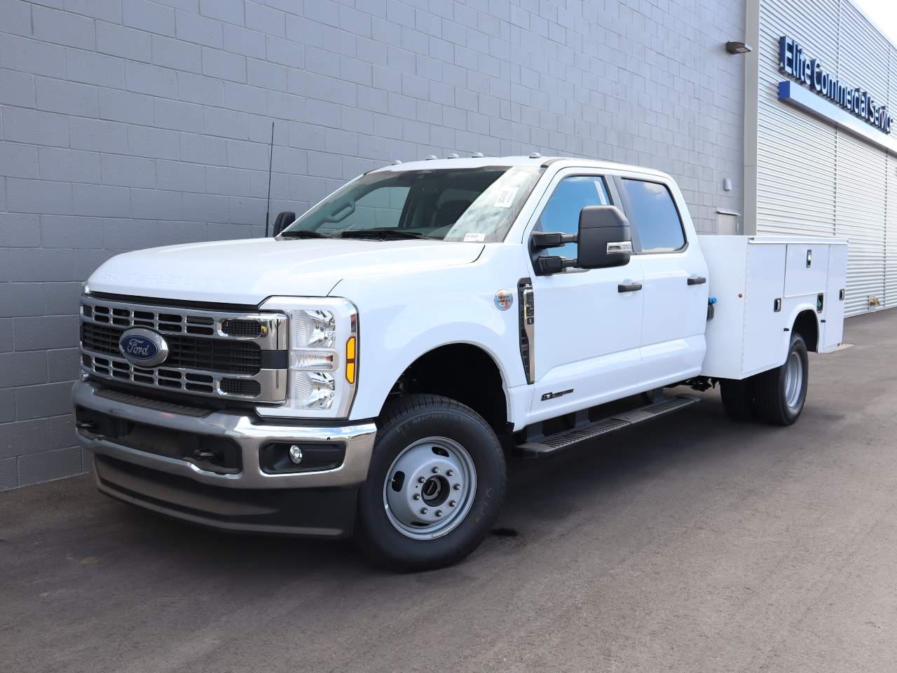 2024 Ford F-350 Super Duty DRW Crew Cab XL