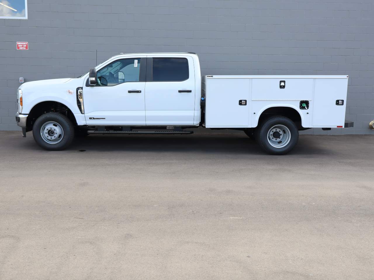 2024 Ford F-350 Super Duty DRW Crew Cab XL