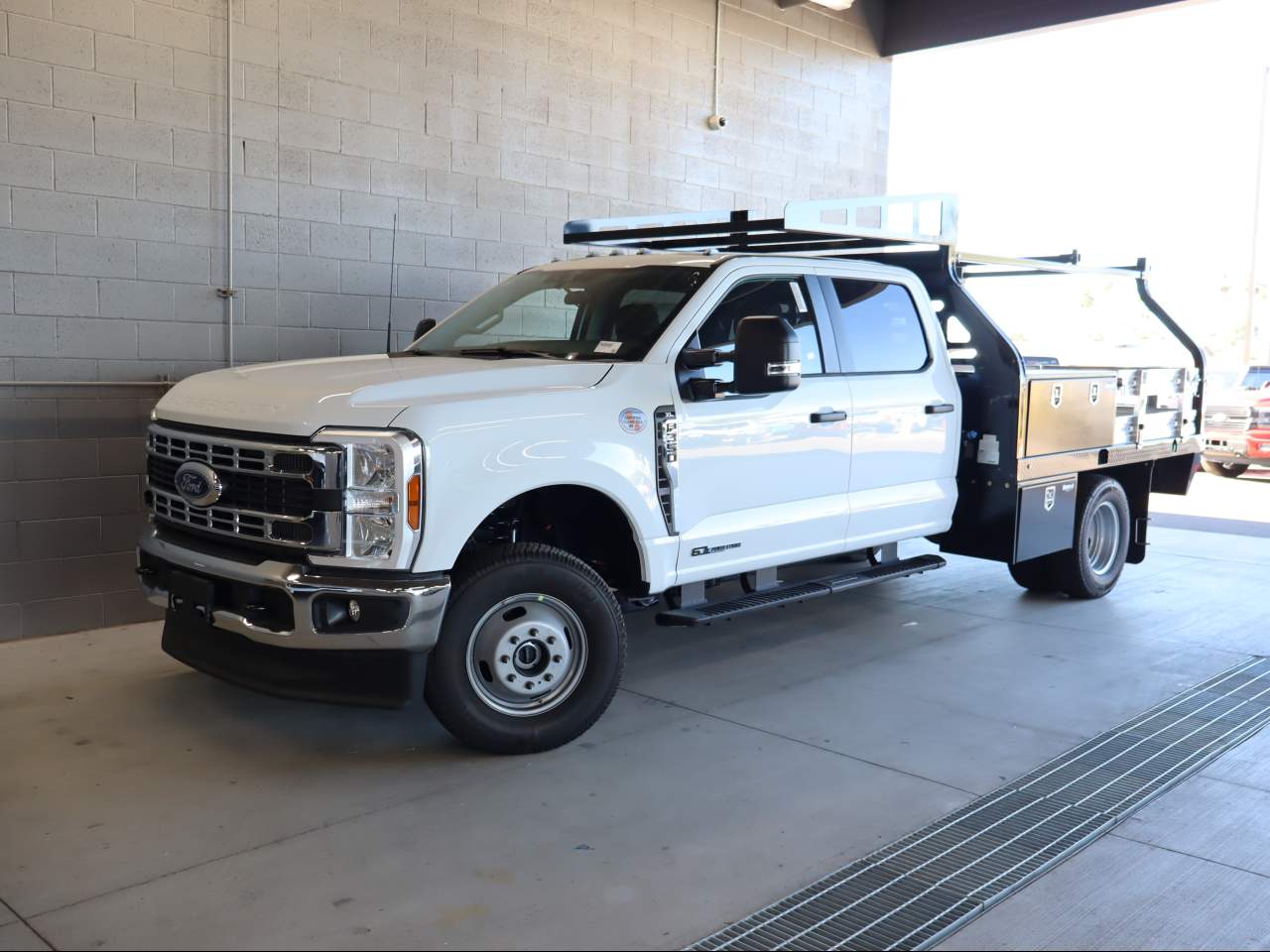 2026 Ford F-350 Super Duty DRW Crew Cab XL