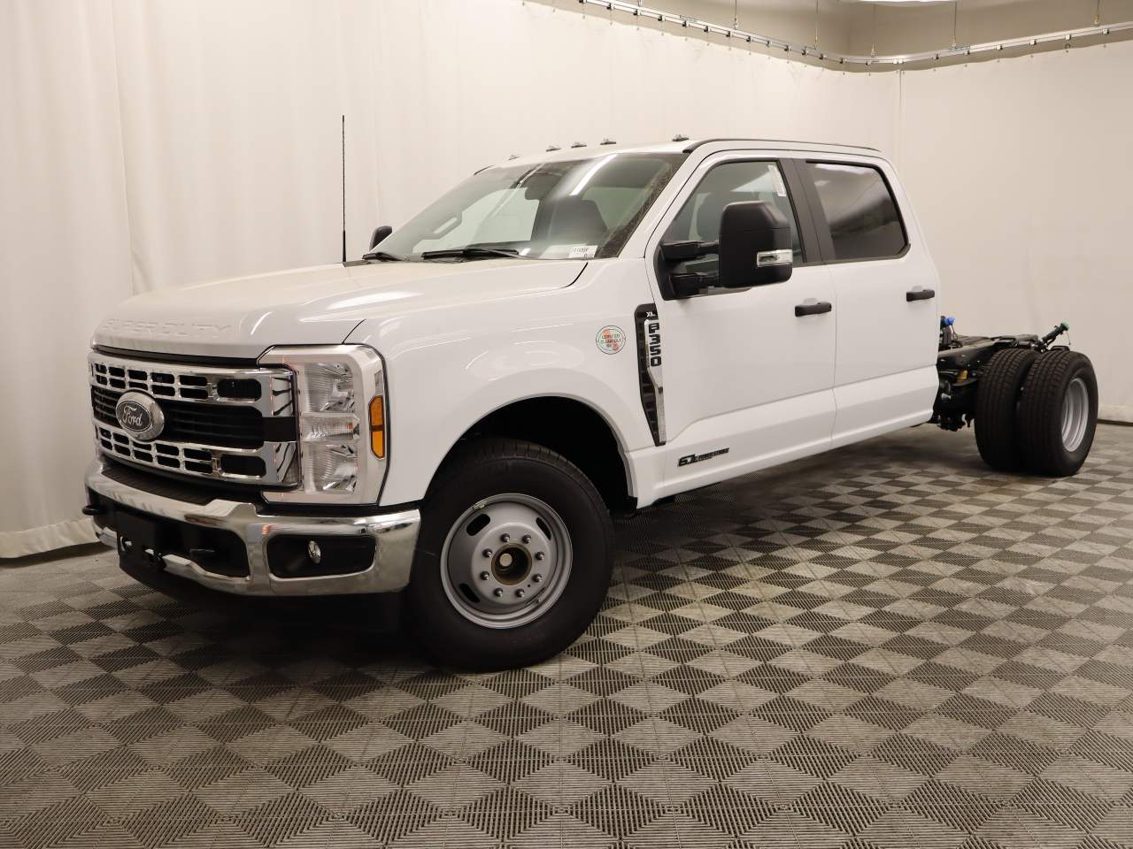 2024 Ford F-350 Super Duty Crew Cab Crew Cab Chassis