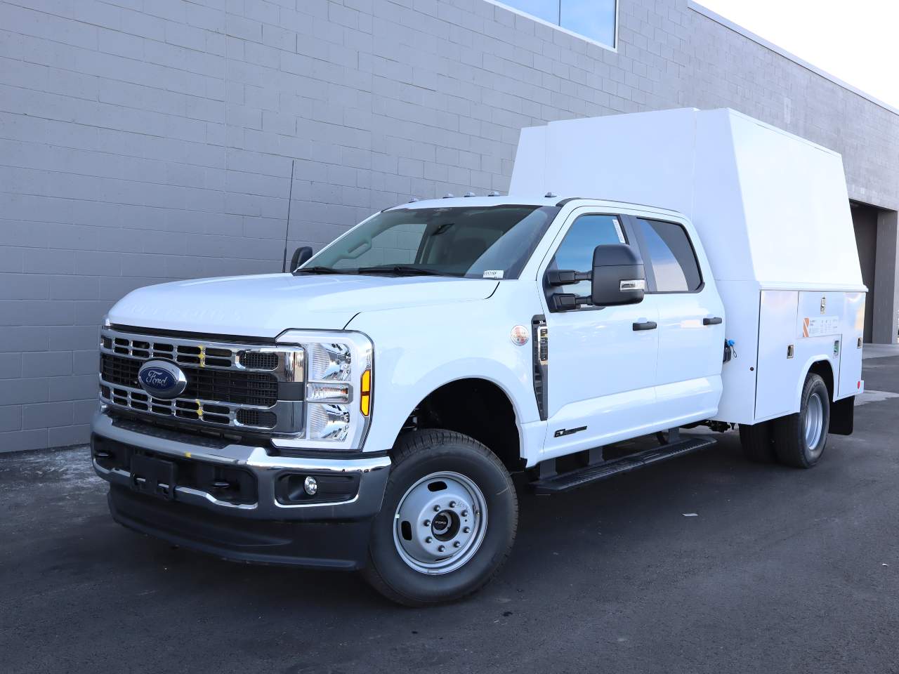 2024 Ford F-350 Super Duty Crew Cab Crew Cab Chassis