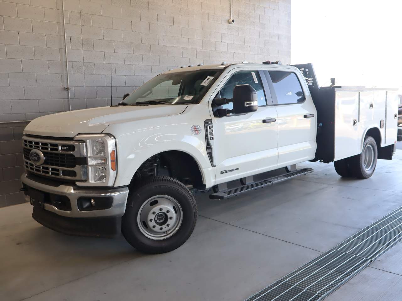 2024 Ford F-350 Super Duty DRW Crew Cab XL