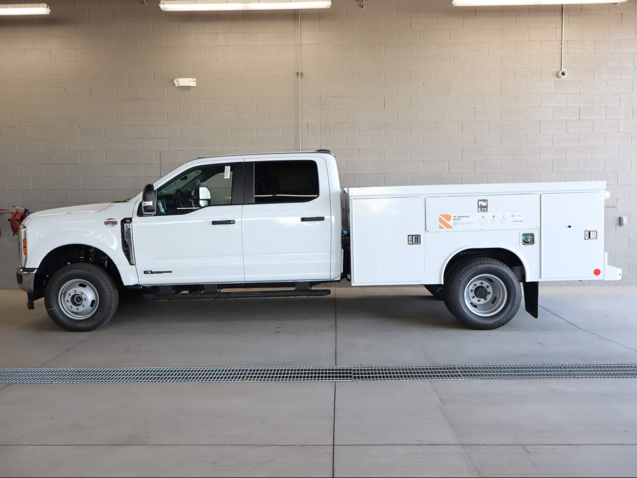 2026 Ford F-350 Super Duty DRW Crew Cab XL
