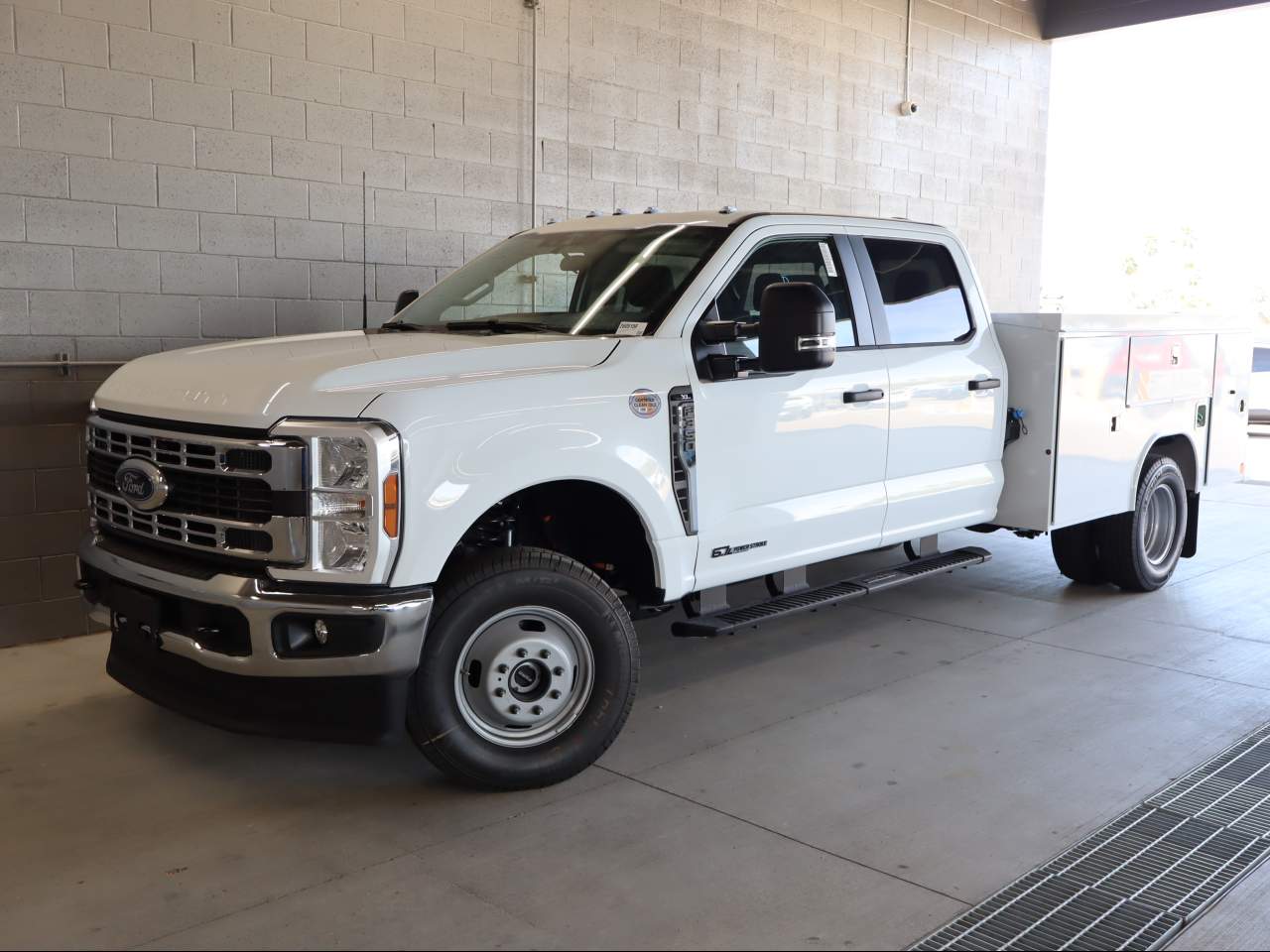 2026 Ford F-350 Super Duty DRW Crew Cab XL
