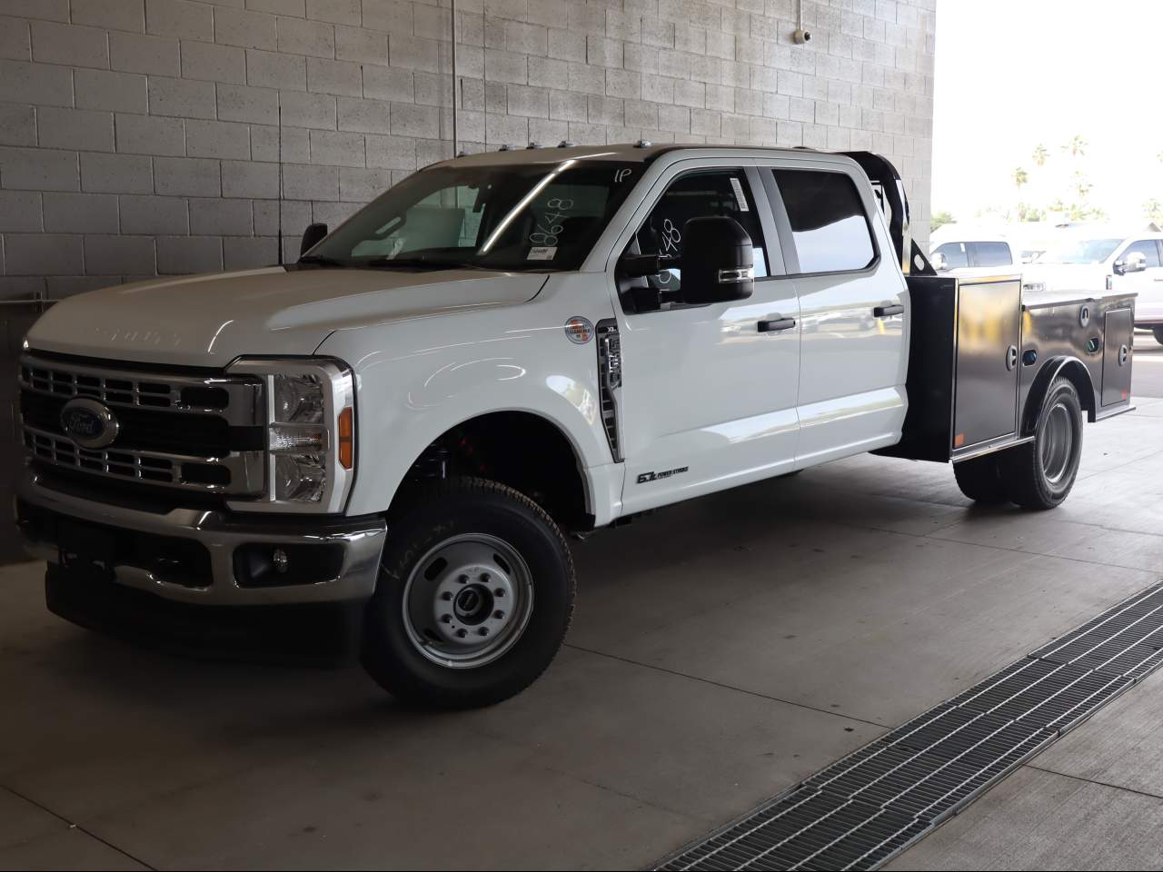 2026 Ford F-350 Super Duty DRW Crew Cab XL