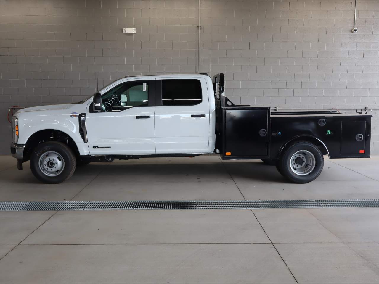 2026 Ford F-350 Super Duty DRW Crew Cab XL
