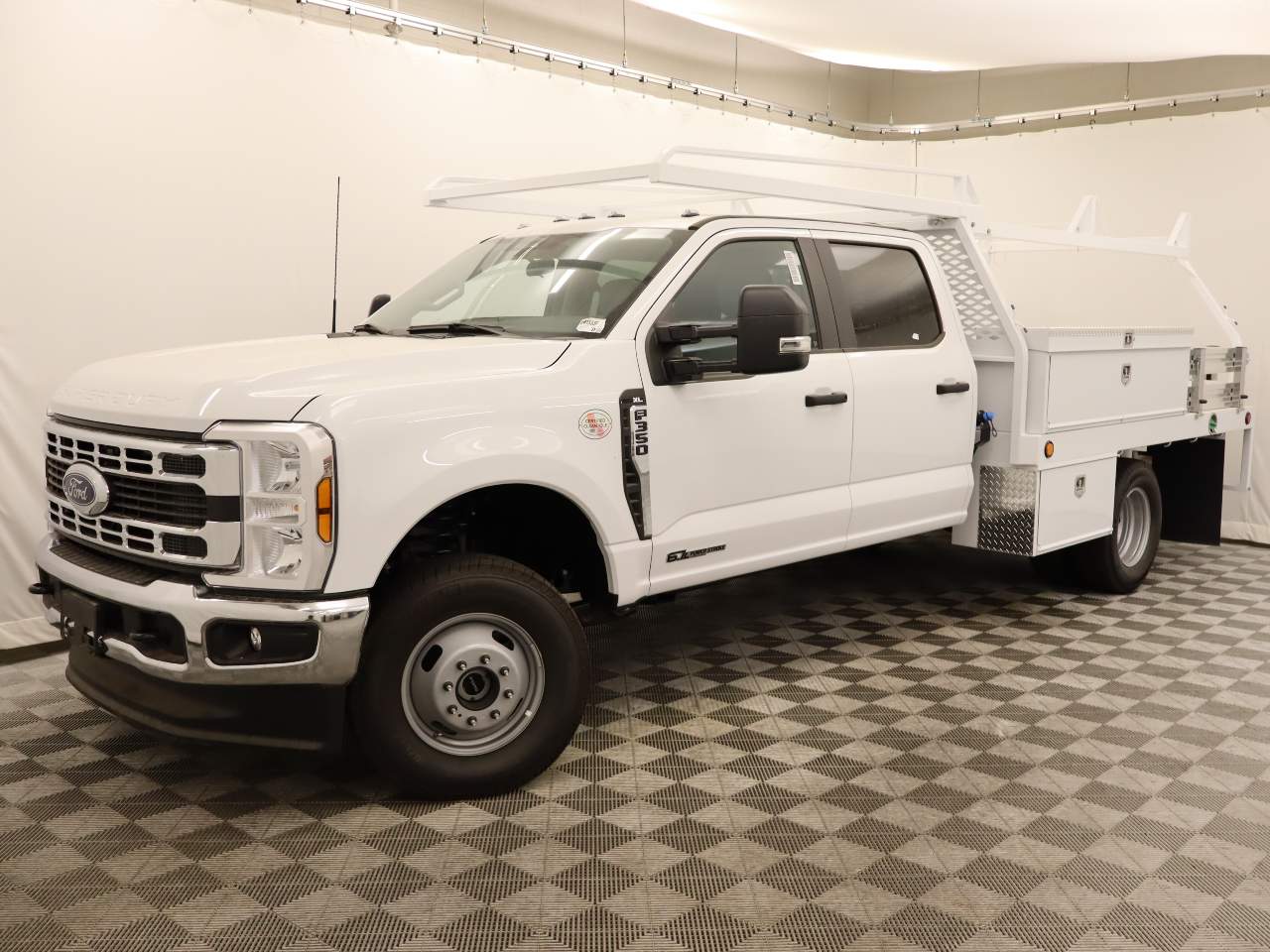 2024 Ford F-350 Super Duty Crew Cab Crew Cab Chassis