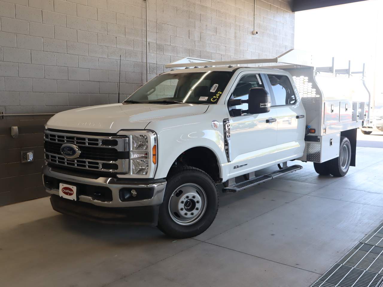 2025 Ford F-350 Super Duty DRW Crew Cab XL
