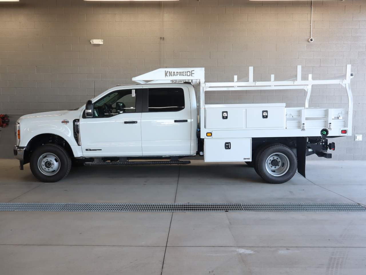 2025 Ford F-350 Super Duty DRW Crew Cab XL