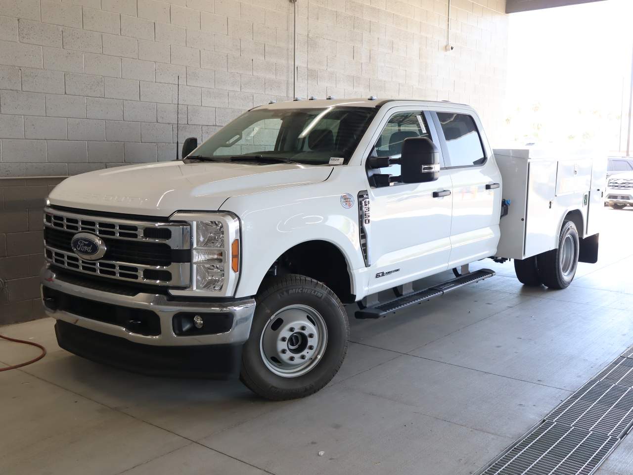 2026 Ford F-350 Super Duty DRW Crew Cab XL