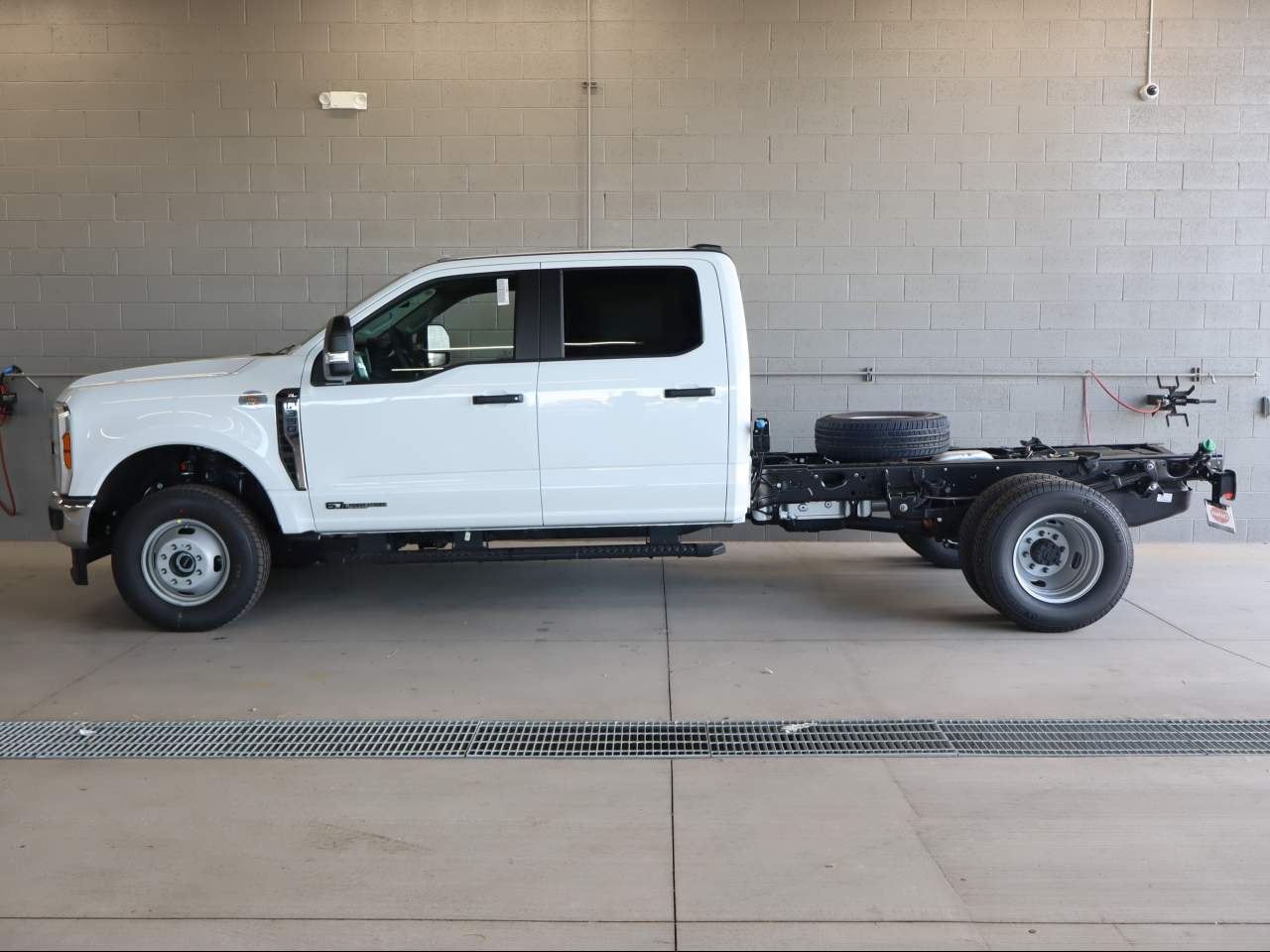 2026 Ford F-350 Super Duty DRW Crew Cab XL