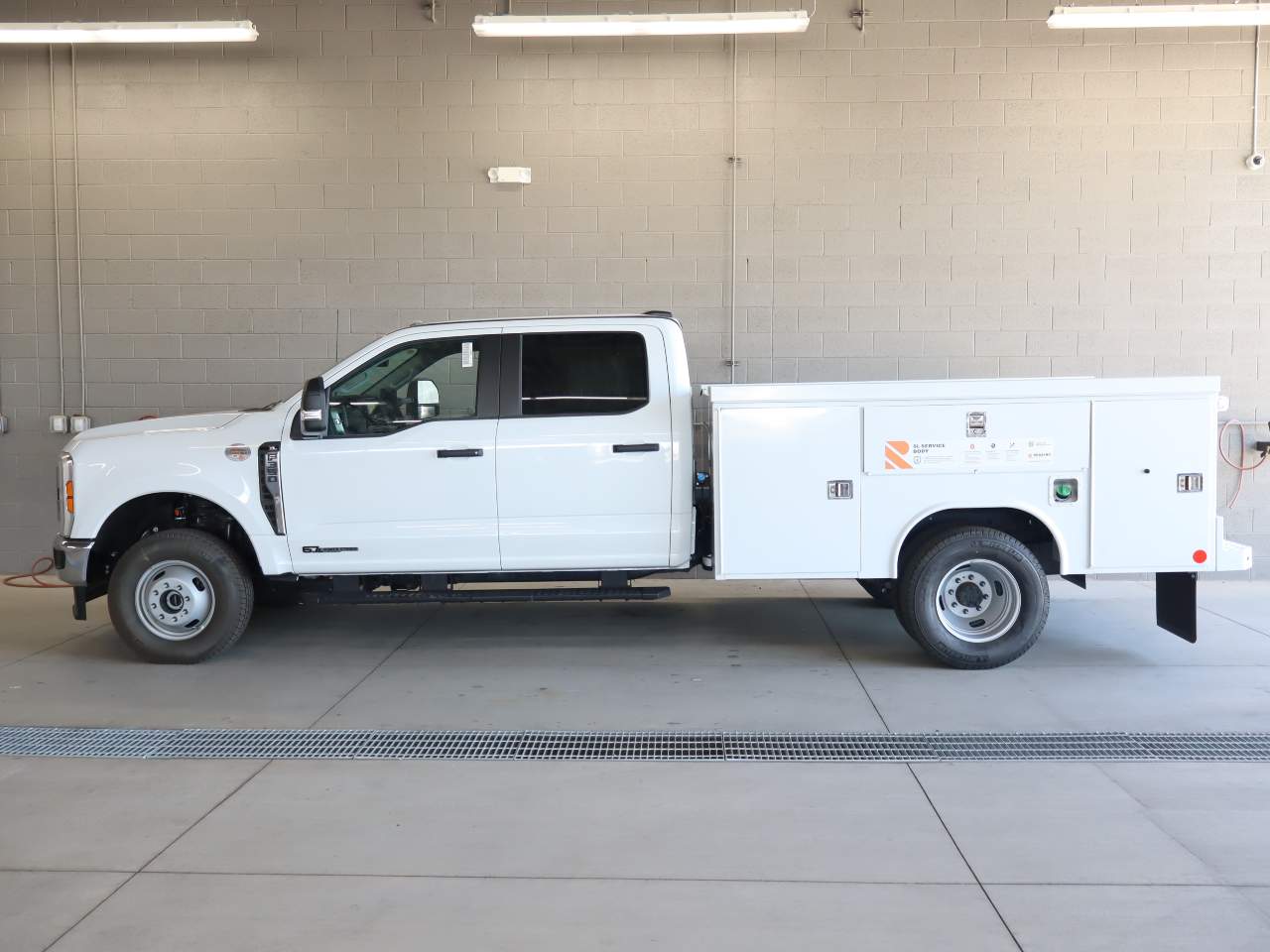 2026 Ford F-350 Super Duty DRW Crew Cab XL