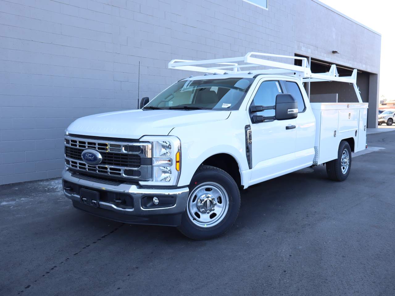 2025 Ford F-350 Super Duty Extended Cab Chassis