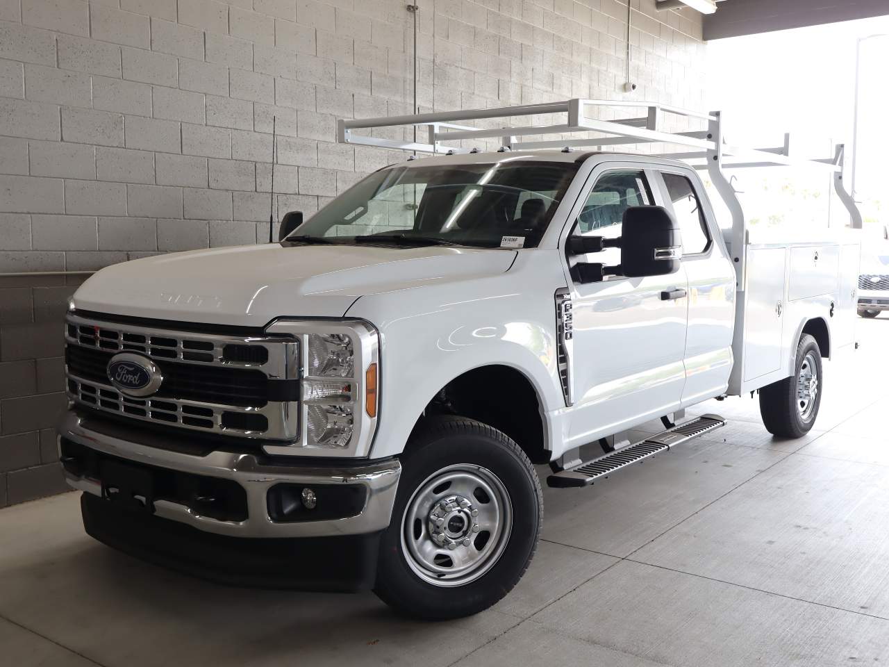 2026 Ford F-350 XL 4x4 SuperCab 168-In SRW's photo