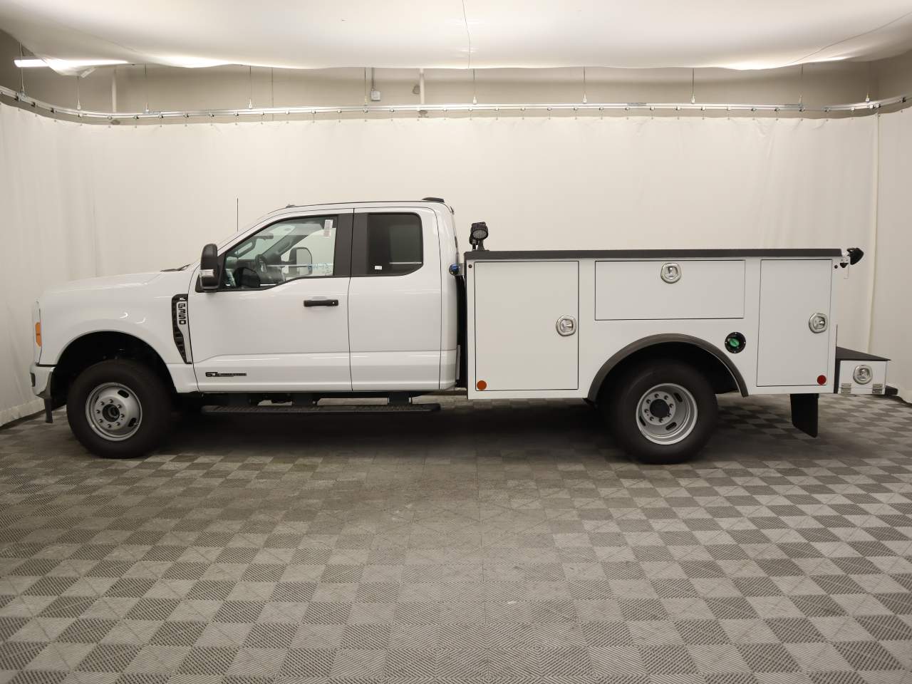 2023 Ford F-350 Super Duty DRW SuperCab Lariat