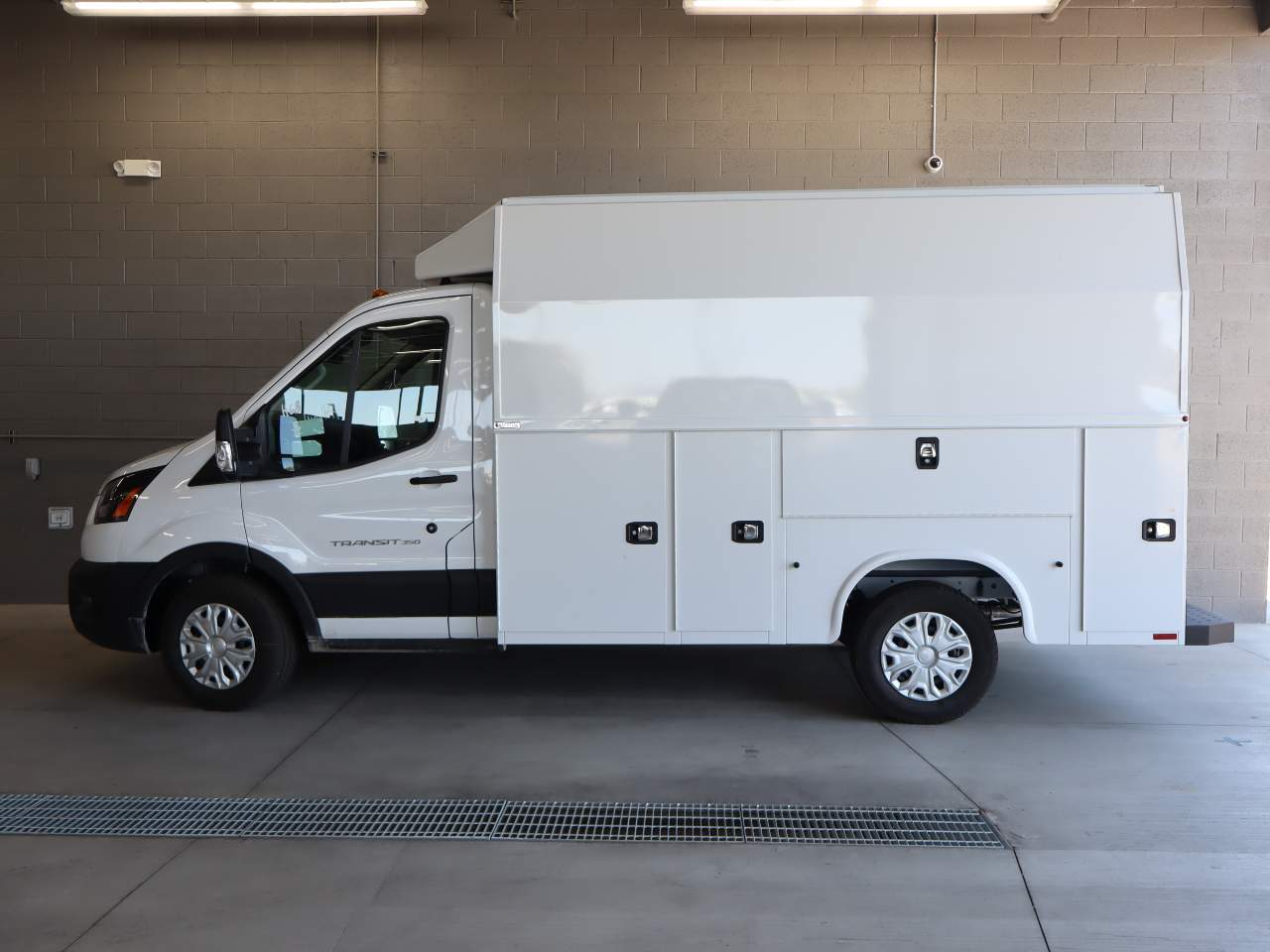 2025 Ford Transit Commercial Cutaway Chassis Full-Size
