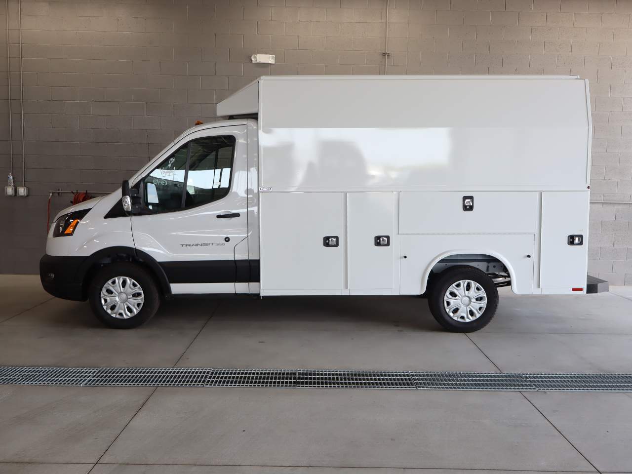 2024 Ford Transit Commercial Cutaway Chassis Full-Size