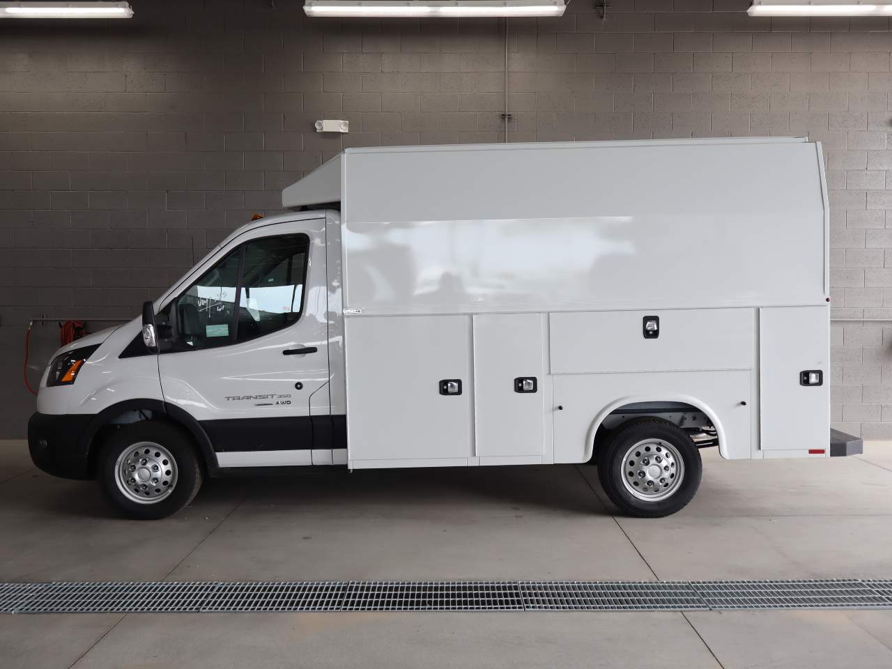 2024 Ford Transit Commercial Cutaway Chassis Full-Size