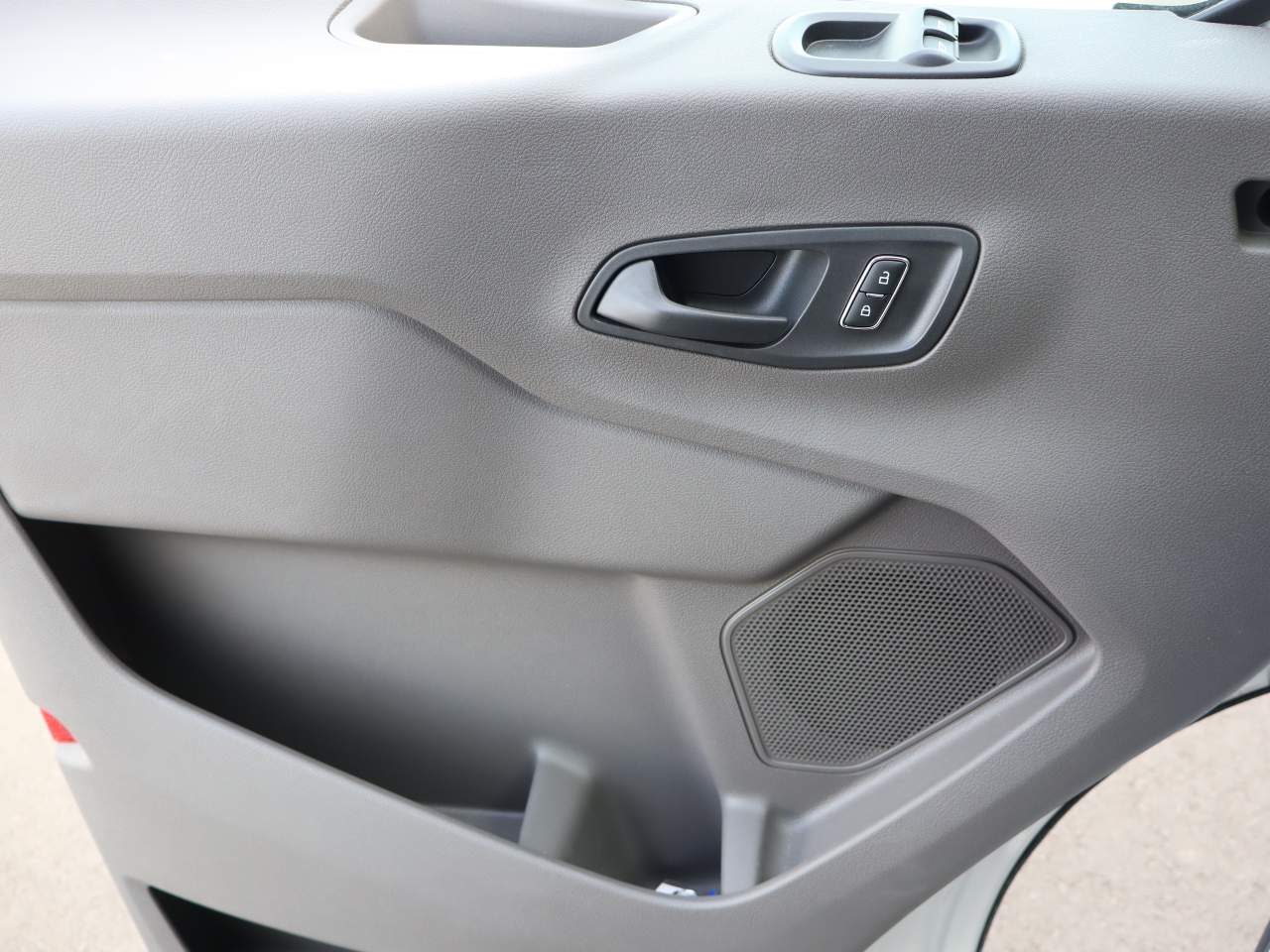 2024 Ford Transit Cutaway Base - Photo 32