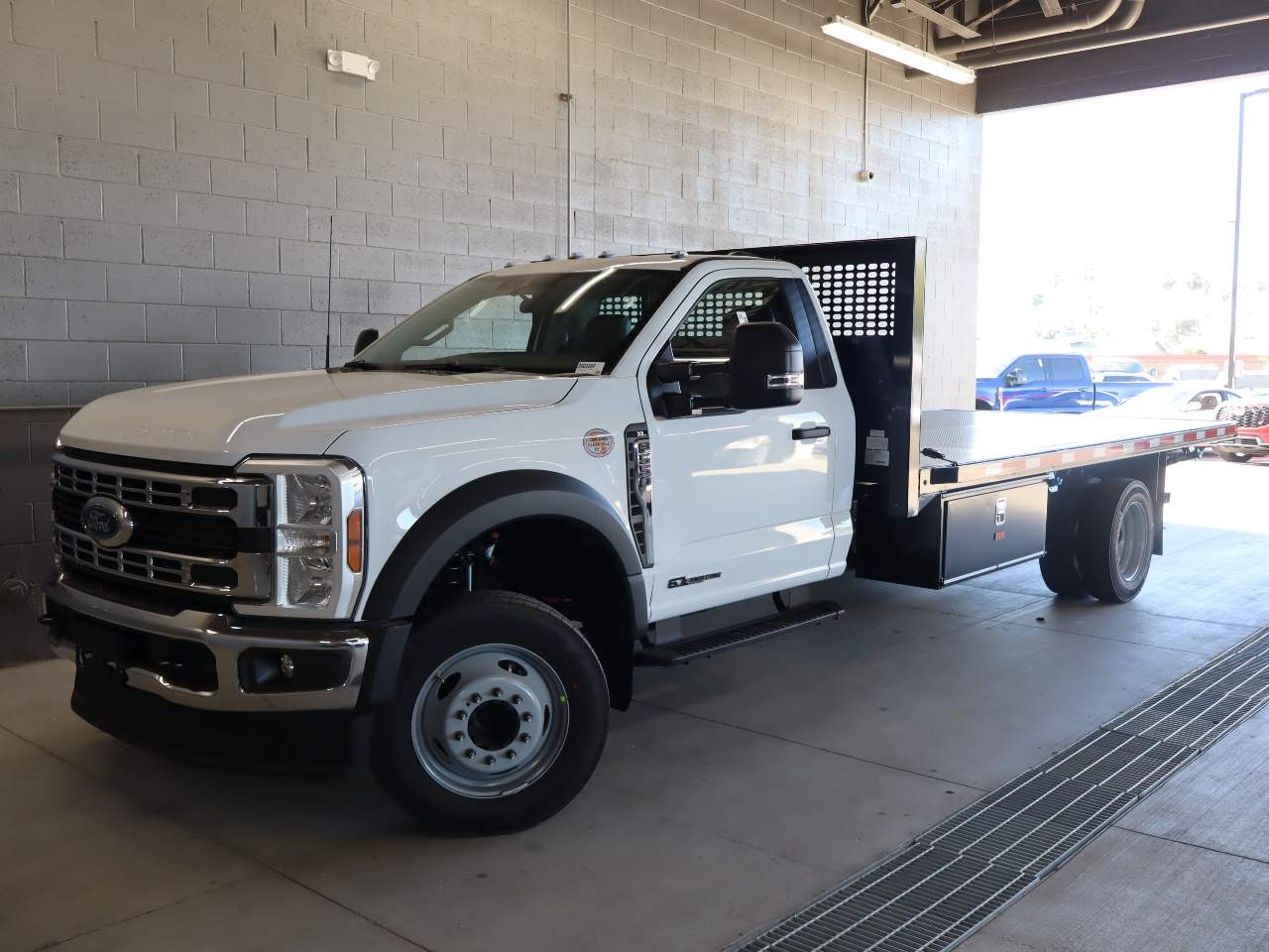 2026 Ford F-550 Super Duty Chassis Cab XL's photo