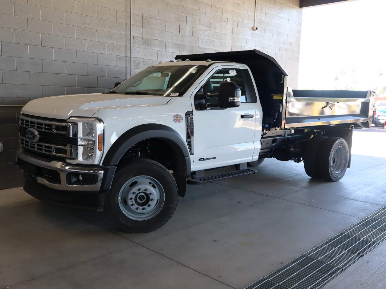 2026 Ford F-600 Super Duty Chassis Cab XL's photo