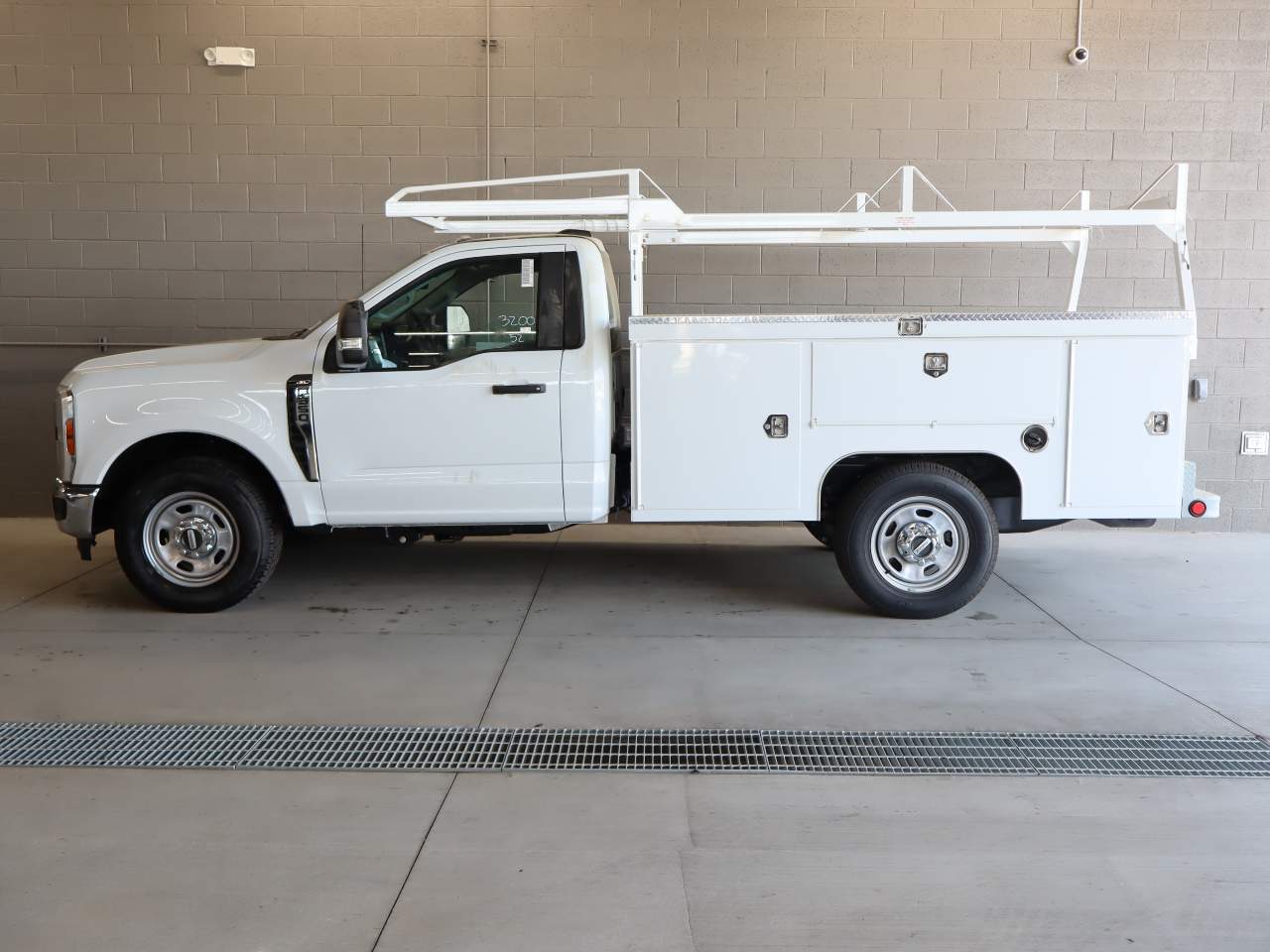 2025 Ford F-350 Super Duty SRW XL