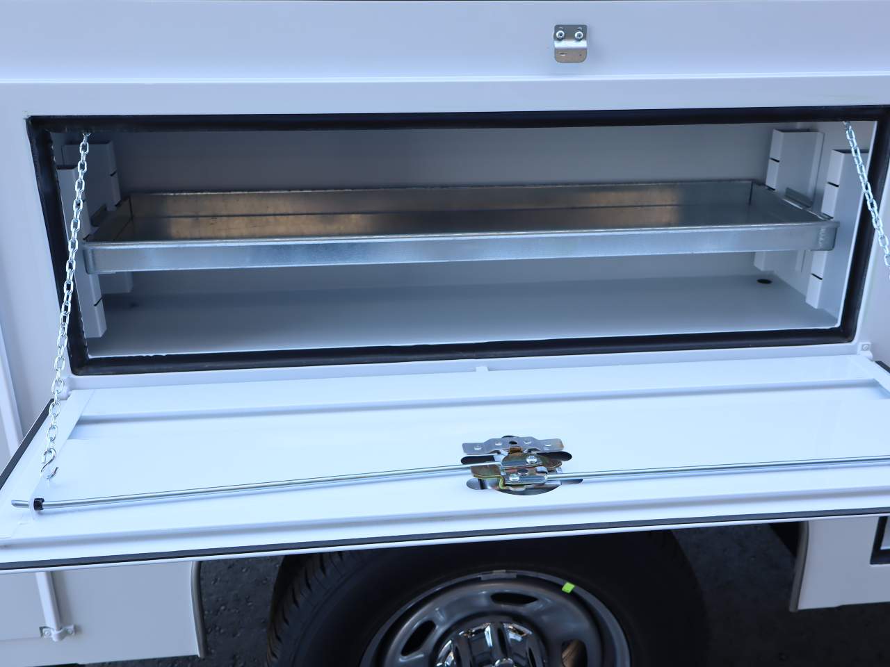 2025 Ford F-350 Super Duty Chassis Cab XL - Photo 17