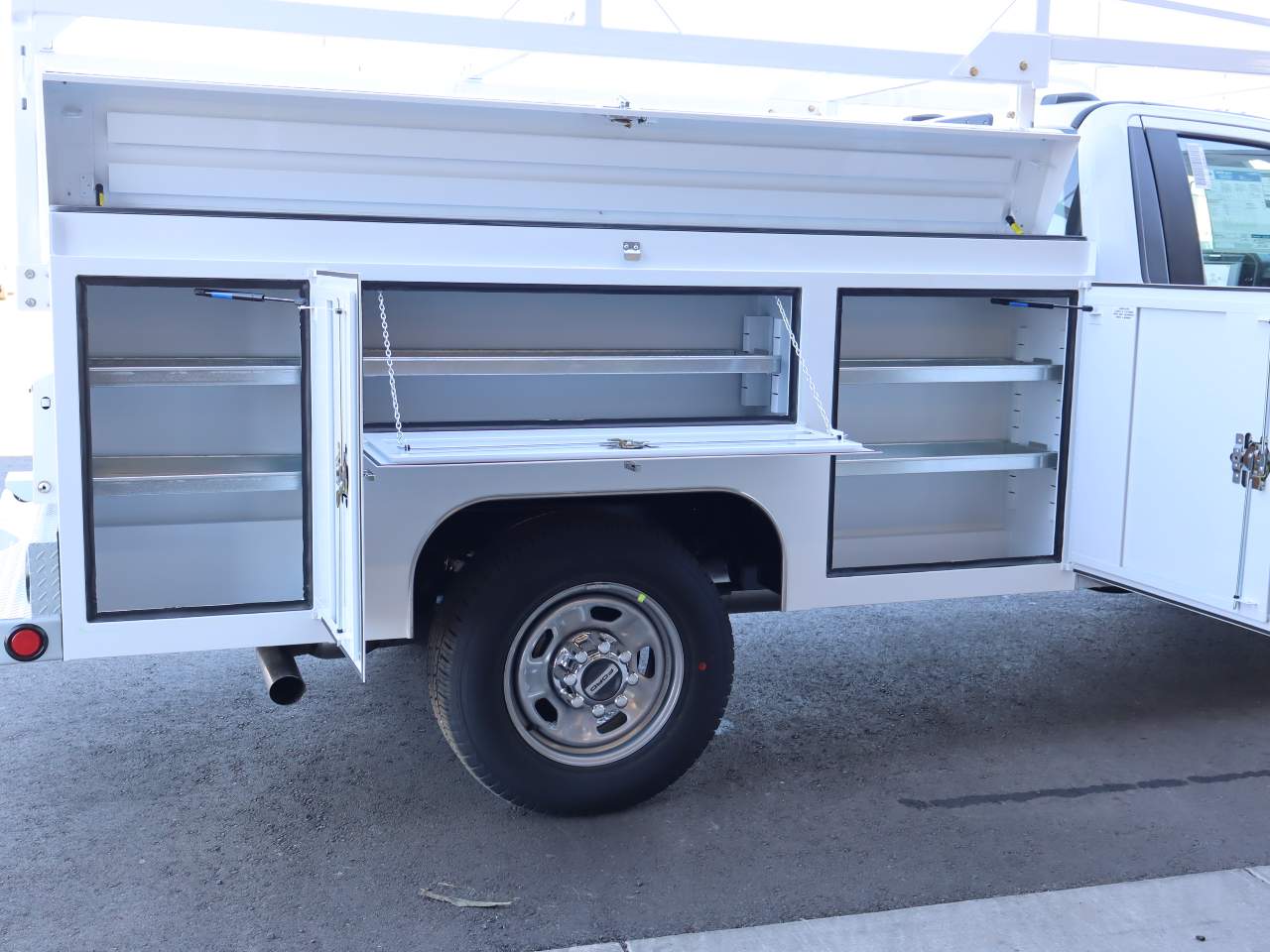 2025 Ford F-350 Super Duty Chassis Cab XL - Photo 14