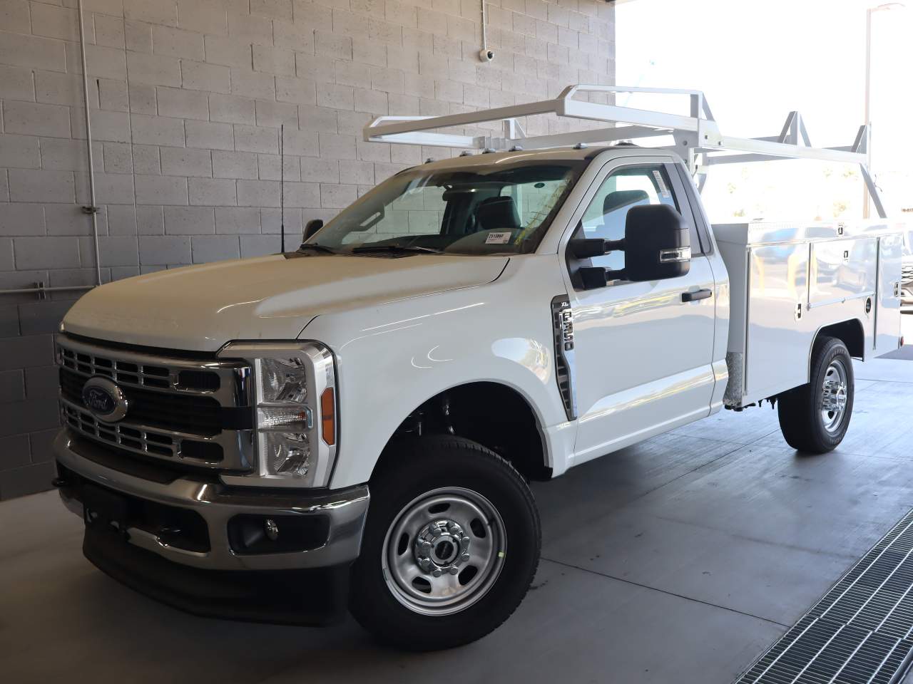 2025 Ford F-350 Super Duty SRW XL
