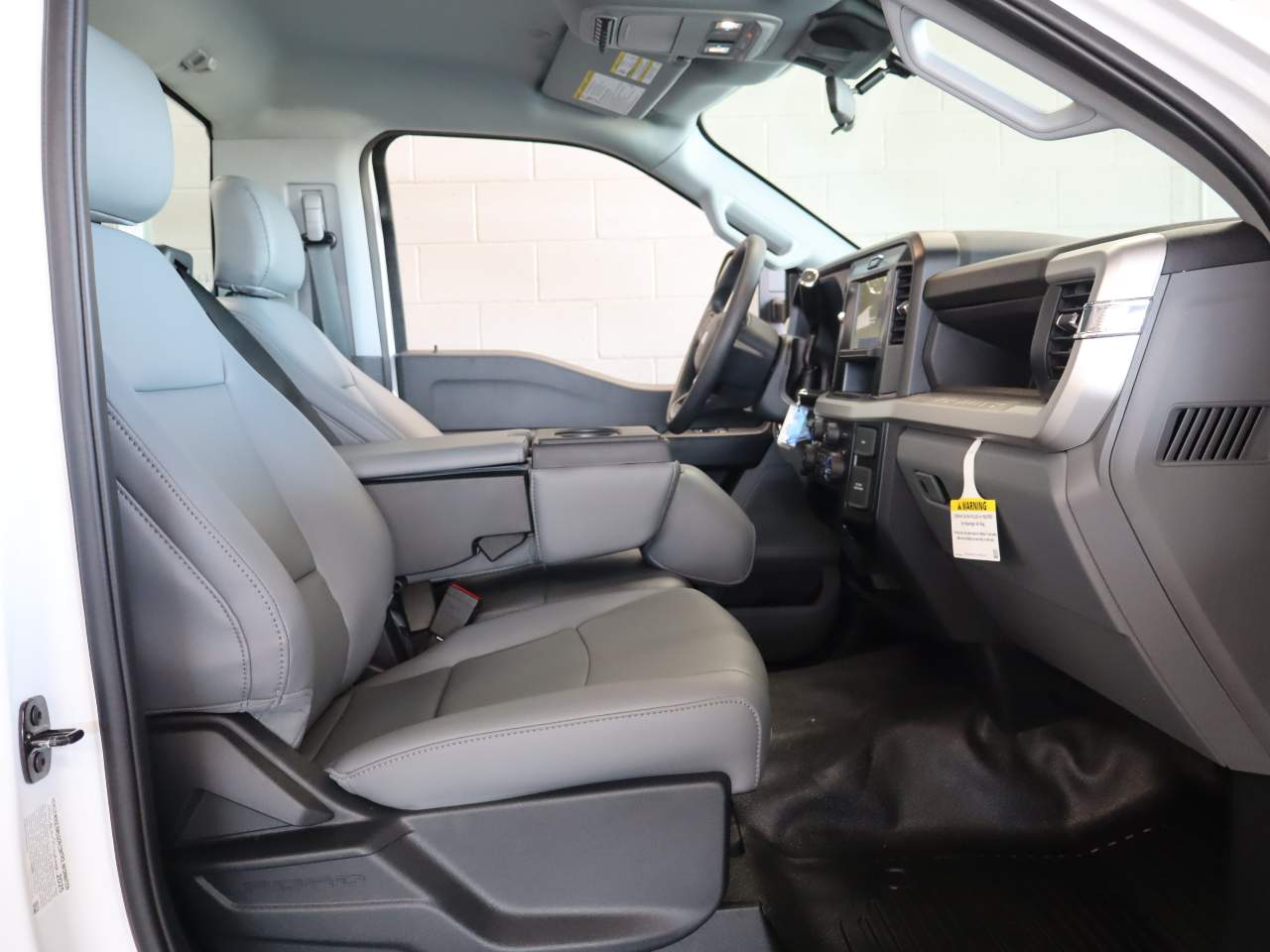 2025 Ford F-350 Super Duty Chassis Cab XLT - Photo 32