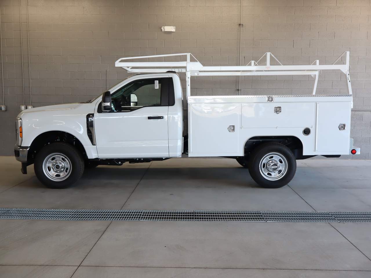 2025 Ford F-350 Super Duty SRW XL