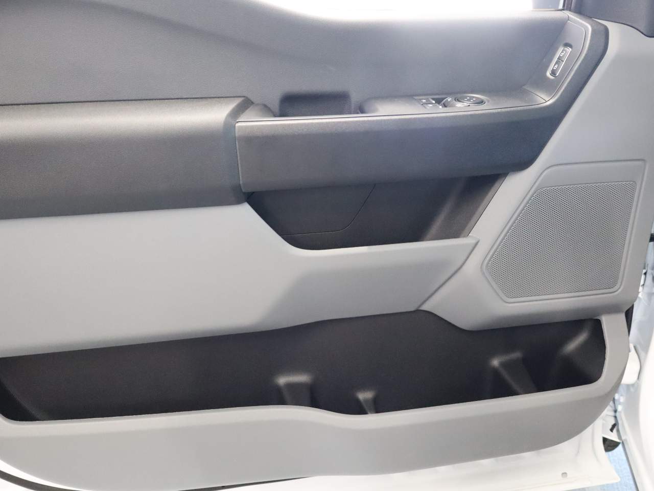 2025 Ford F-350 Super Duty Chassis Cab XLT - Photo 34