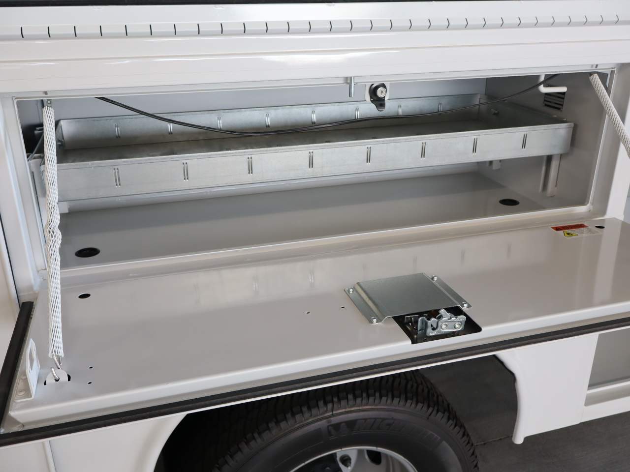 2025 Ford F-350 Super Duty Chassis Cab XL - Photo 17