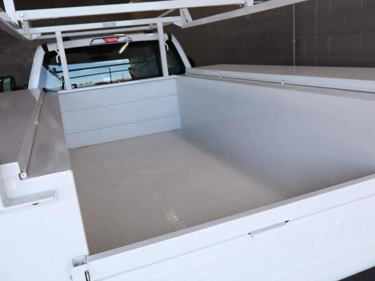 2025 Ford F-350 Super Duty Chassis Cab XL - Photo 6