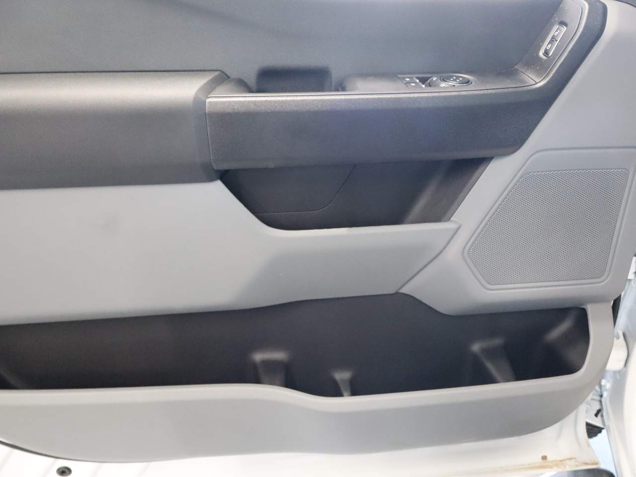 2025 Ford F-350 Super Duty Chassis Cab XL - Photo 36