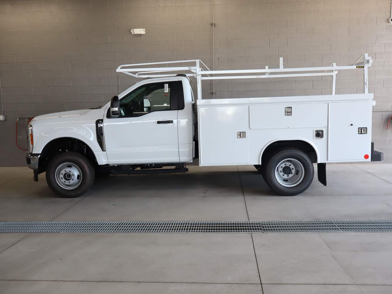 2025 Ford F-350 Super Duty Chassis